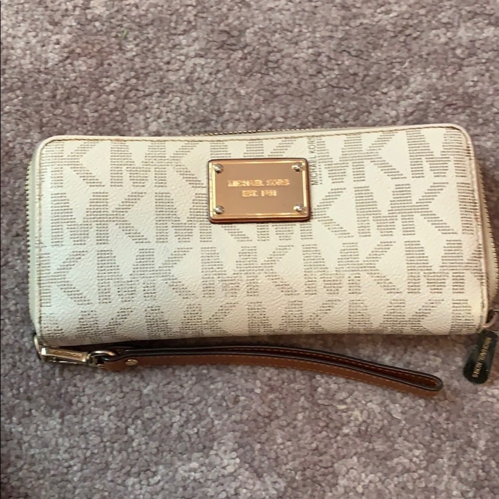 Micheal Kors wristlet/wallet